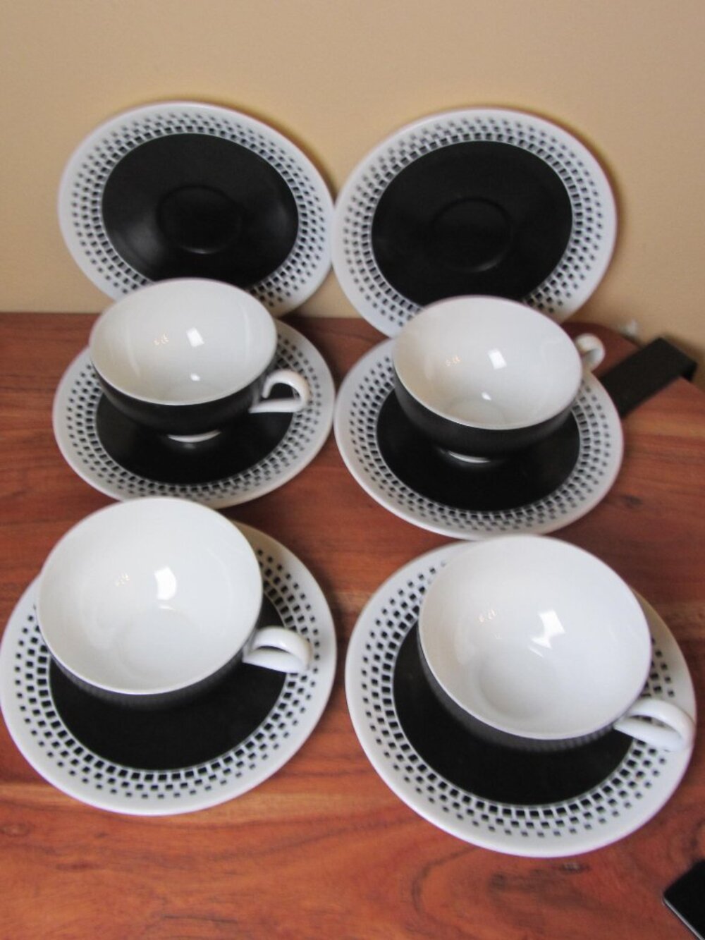 Iberia Bidasoa Spain Mosaico black & white teacups & plates/saucers (W6626)